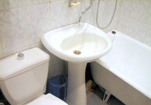 Установка раковины тюльпан в ванной в Курчатове
